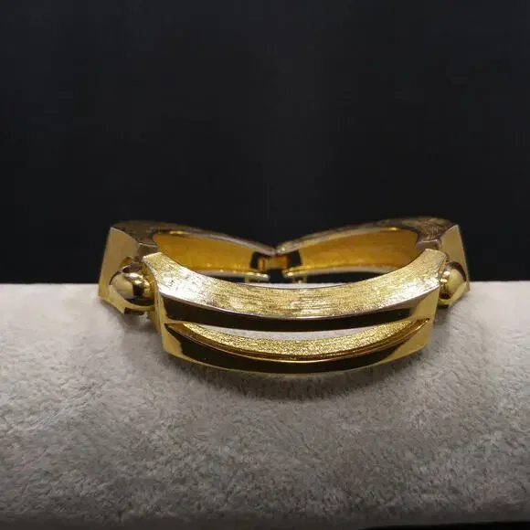 Vintage Monet Modern Mid-Century Bracelet, Gold Plated, 1950s - Picture 4 of 10